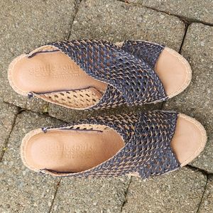 Gentle Souls by Kenneth Cole sandals/espadrilles